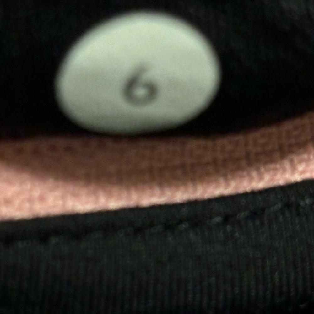 Lululemon Run: Inspire Crop II, Size 6 black and‎ peach - Picture 7 of 8